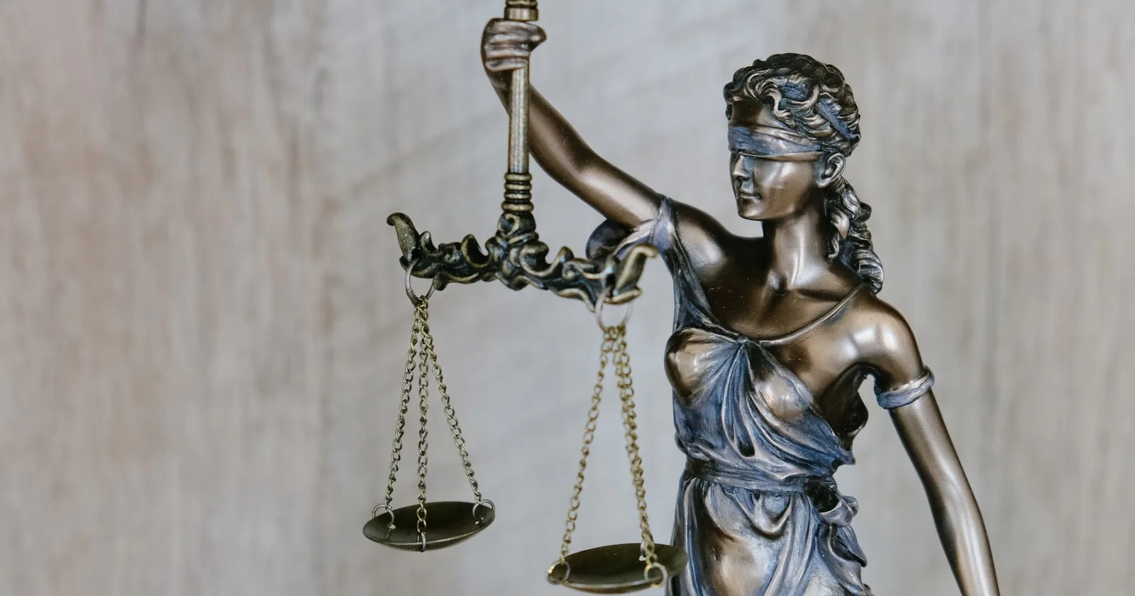AI Legal Tech 2026 for Swiss Law Firms and Inhouse Legal Teams — Harvey AI, Spellbook, Lexis+ AI, Henchman, Robin AI and Thomson Reuters CoCounsel orchestrated by NABU
