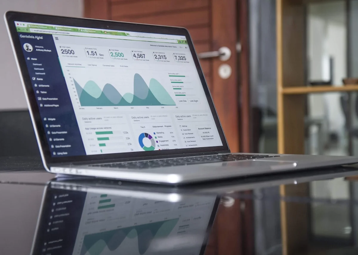 AI Marketing Automation 2026 for Swiss Marketing Teams — Klaviyo AI, HubSpot Breeze, Customer.io, Bloomreach and Braze orchestrated by ENLIL